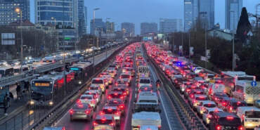 Megakent Kilitlendi! İstanbul’da Trafik Yoğunluğu Yüzde 90’a Çıktı