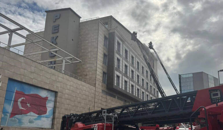 Merter Polisevi’nde Korkutan Alevler