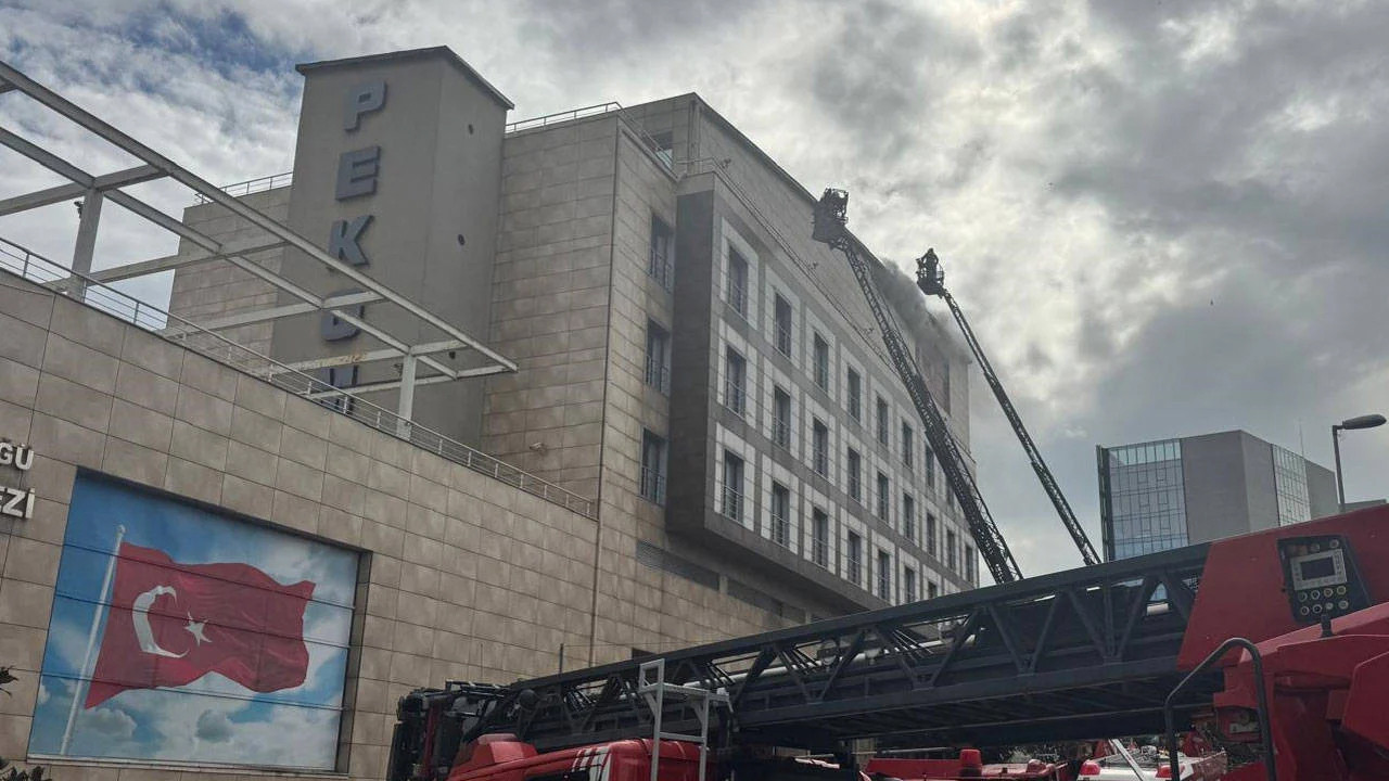 Merter Polisevi’nde Korkutan Alevler