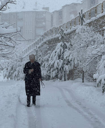 Meteorolojiden 29 İl İçin Yoğun Kar ve Fırtına Alarmı: Okullar Peş Peşe Tatil Ediliyor