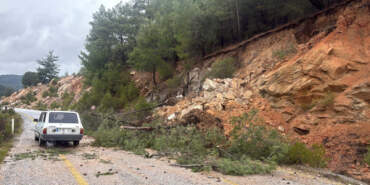 Muğla’da Toprak Kaydı, Yol Kapandı