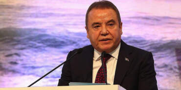 Muhittin Böcek 10’uncu Kez Hastaneye Kaldırıldı: Solunumu Duruyor, Durumu Kritik Eşikte