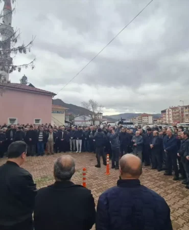 Nallıhan’dan 65 Kişi Umreye Uğurlandı