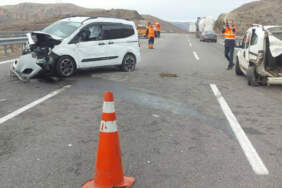 Niğde’de Can Pazarı! İki Araç Çarpıştı, 1 Ölü, 7 Yaralı