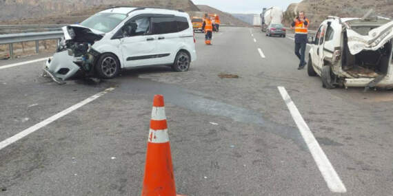 Niğde’de Can Pazarı! İki Araç Çarpıştı, 1 Ölü, 7 Yaralı