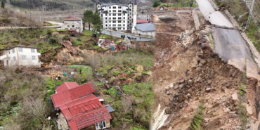 Ordu’da Heyelan Alarmı: Evler Yıkıldı, Yol Ulaşıma Kapandı