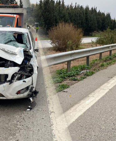 Otomobil, Temizlik Yapan İşçilere Çarptı! 1 Ölü 3 Yaralı