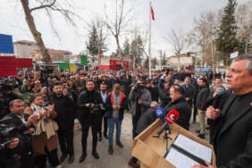 Özgür Özeli 6 Şubat Depreminin Vurduğu Adıyaman’da: Bu İşin Siyaseti Parti Ayrımı Olmaz