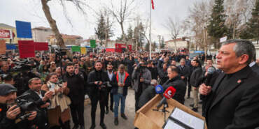 Özgür Özeli 6 Şubat Depreminin Vurduğu Adıyaman’da: Bu İşin Siyaseti Parti Ayrımı Olmaz