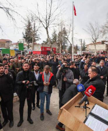 Özgür Özeli 6 Şubat Depreminin Vurduğu Adıyaman’da: Bu İşin Siyaseti Parti Ayrımı Olmaz