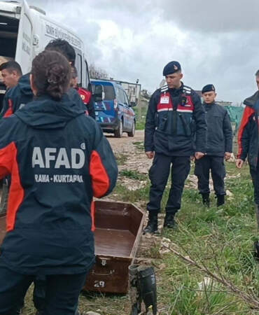 Sağanak Can Aldı! Otomobil Dereye Sürüklendi, 2 Ölü