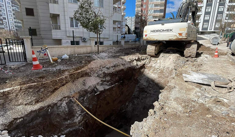 Şanlıurfa’da Altyapı Çalışması Sırasında Göçük! 2 İşçi Yaralandı