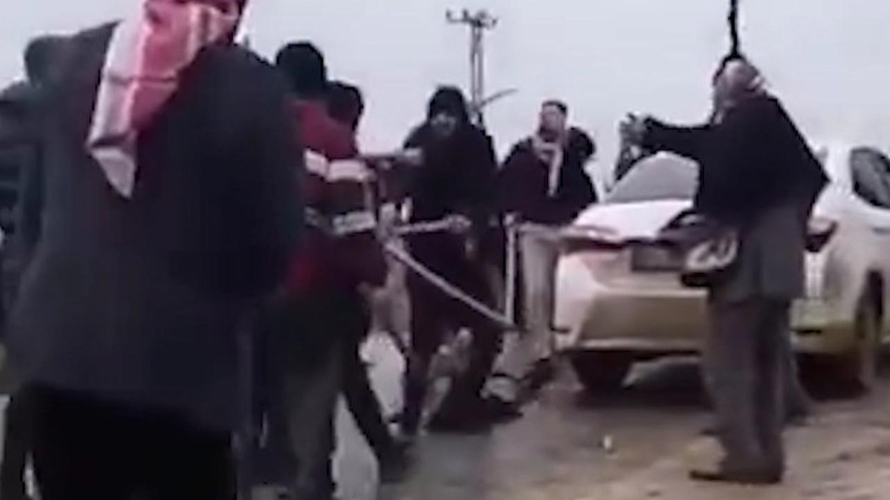 Şanlıurfa’da Taşlı Sopalı Arazi Kavgası Kamerada! 7 Yaralı