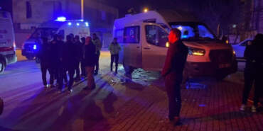 Servis Minibüsü İle Otomobil Çarpıştı, 9 Yaralı