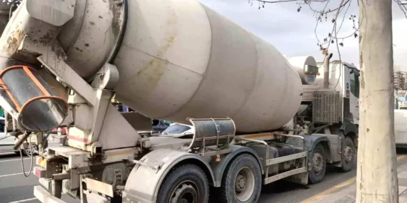 Ankara’da Beton Mikserinden Tekerlek Koptu