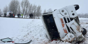 Sivas’ta Öğrenci Servisi Şarampole Devrildi