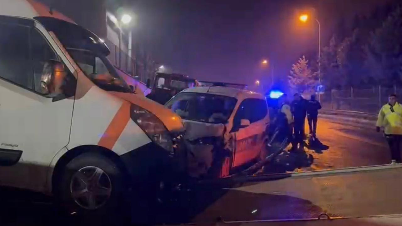 Sultanbeyli’de Trafik Kazası, 2’si Polis 3 Yaralı