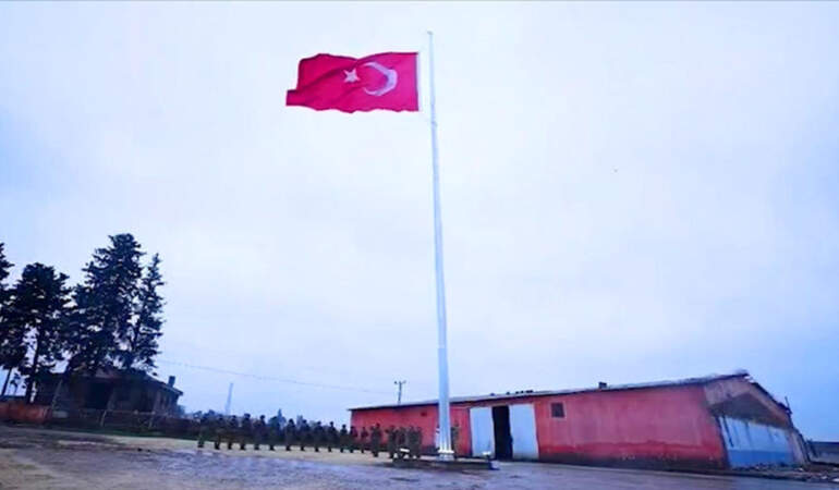 Türk Bayrağına Saldırıya Kararlı Yanıt: Hudut Karakoluna Dev Bayrak Çekildi