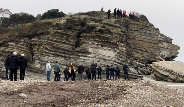 Üç Gündür Aranan Kadının Cesedi Kayalıklarda Bulundu!