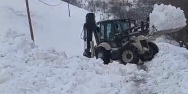 Van’da Kar Temizliği Sırasında Çığ Kabusu! Saniyelerle Kurtuldular