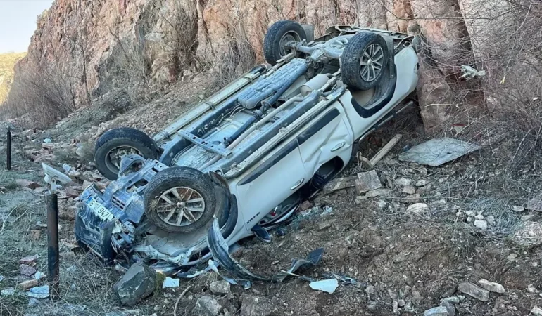 Yozgat’ta Otomobil Devrildi, Sürücü Yaralandı
