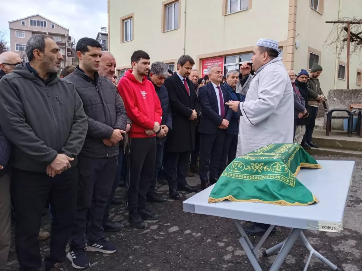 Futbolcu Fırat Çelikol’un Bebeği Hayatını Kaybetti