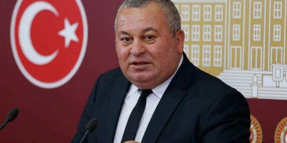 Cemal Enginyurt trafik kazası geçirdi