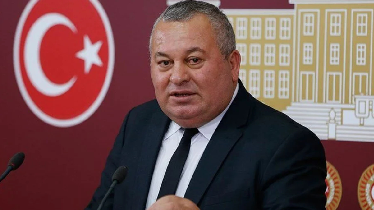 Cemal Enginyurt trafik kazası geçirdi