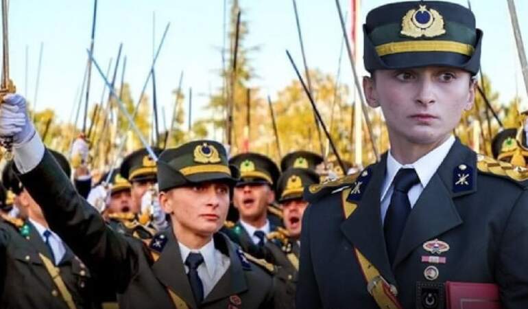 Teğmen Ebru Eroğlu’nun göreve iade talebine mahkemeden ret