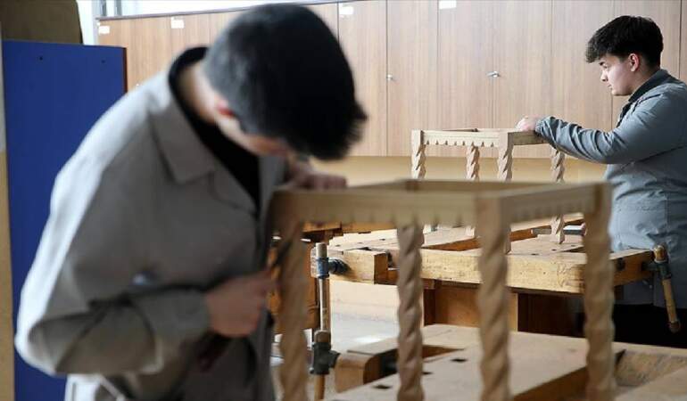 Fabrika gibi okul: Öğrencilerin üretimi ekonomik kazanç olarak dönüyor