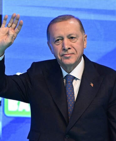 Vali Gül paylaştı: Erdoğan’ın hiç görülmemiş gençlik fotoğrafları ortaya çıktı! Erdoğan kaç yaşında