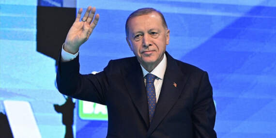 Vali Gül paylaştı: Erdoğan’ın hiç görülmemiş gençlik fotoğrafları ortaya çıktı! Erdoğan kaç yaşında