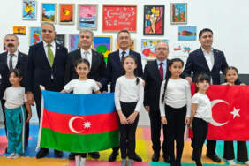 TBMM Dışişleri Komisyonu Heyeti Bakü’de Türk okullarını gezdi