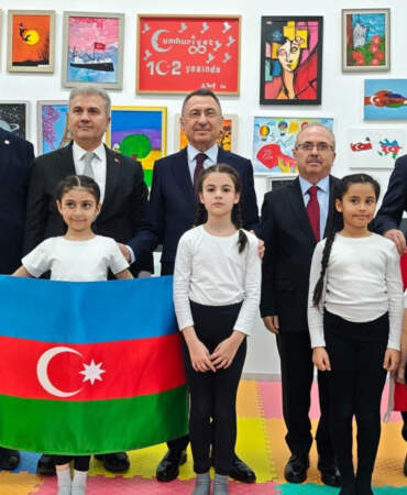 TBMM Dışişleri Komisyonu Heyeti Bakü’de Türk okullarını gezdi