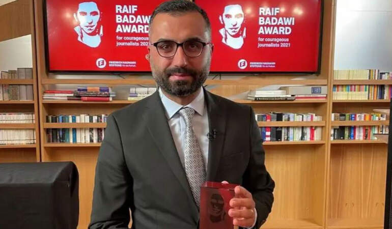 Tutuklu gazeteci Alican Uludağ Ankara’ya sevk ediliyor