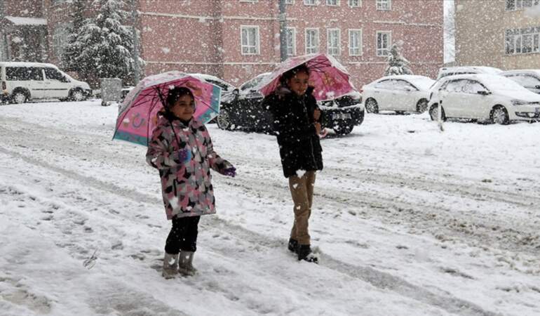 Eğitime kar engeli: İşte okulların tatil olduğu iller