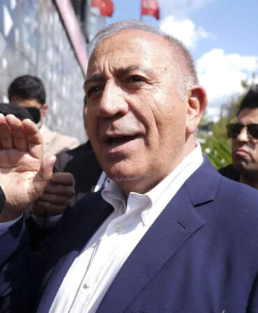 Mahkemeden Gürsel Tekin’in görevine devam kararı