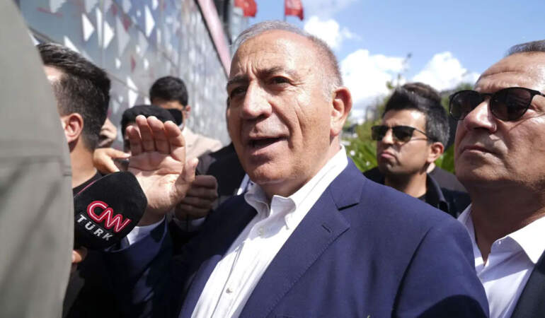 Mahkemeden Gürsel Tekin’in görevine devam kararı