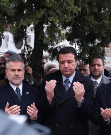 Necmettin Erbakan’ın kabrinde anlamlı buluşma: Arıkan ve Fatih Erbakan ilk kez birlikte