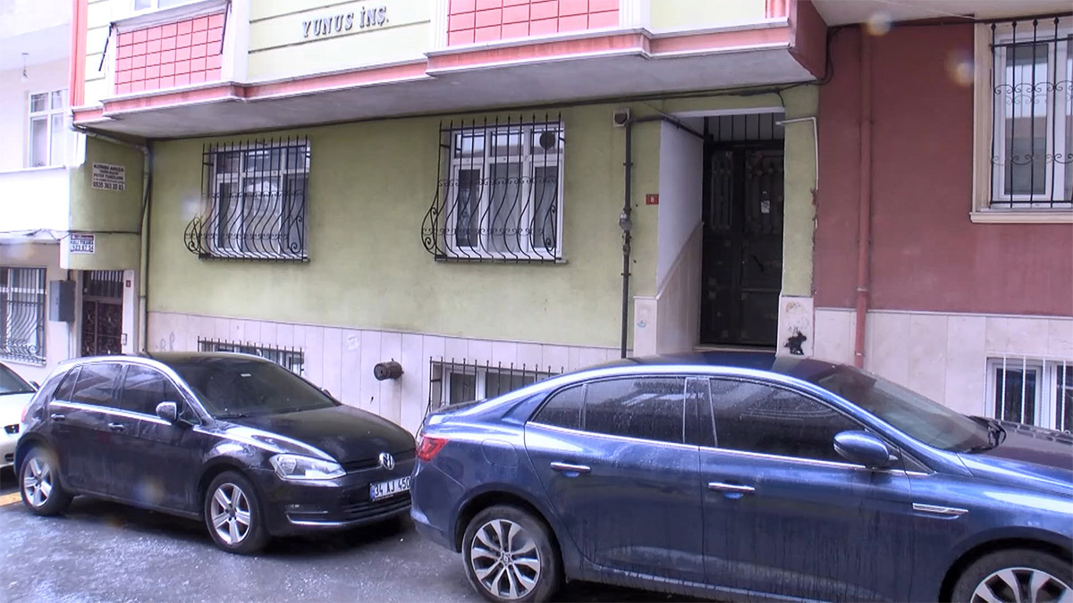 Esenler’de dehşet! Tartıştığı eşini odaya kilitledi, polisleri görünce intihar etti