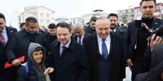 Bakan Gürlek’e davullu zurnalı karşılama: Beni bağrınıza bastınız