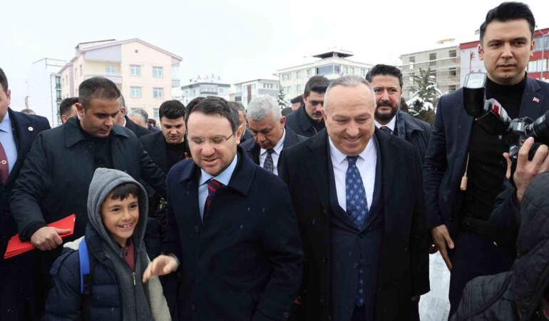 Bakan Gürlek’e davullu zurnalı karşılama: Beni bağrınıza bastınız