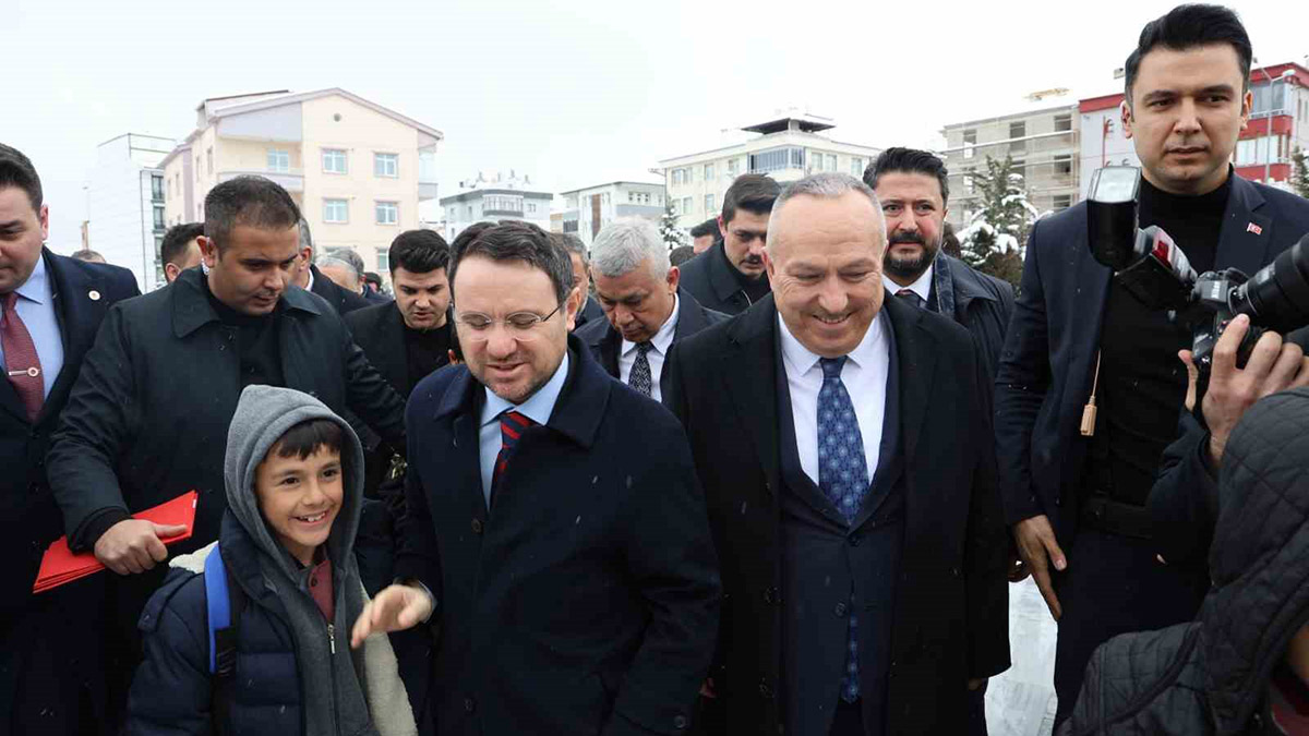 Bakan Gürlek’e davullu zurnalı karşılama: Beni bağrınıza bastınız