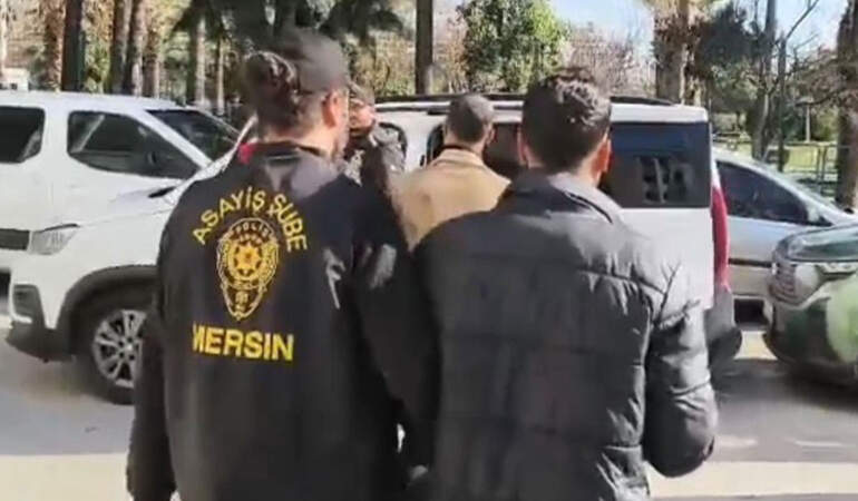 Kendilerini polis olarak tanıtan 4 dolandırıcı tutuklandı