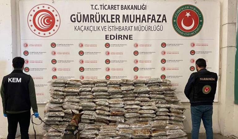 Gümrükte yarım tona yakın uyuşturucu bulundu