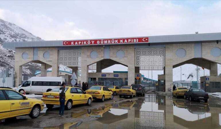 Türkiye-İran sınır kapılarında günübirlik yolcu geçişleri durduruldu