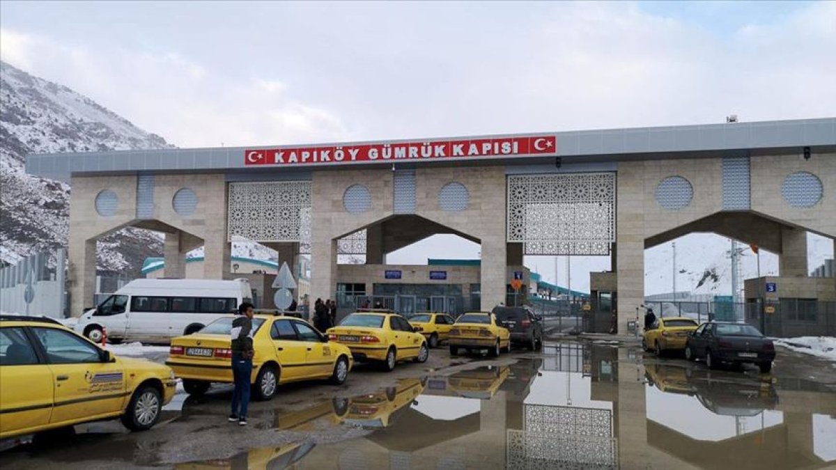 Türkiye-İran sınır kapılarında günübirlik yolcu geçişleri durduruldu