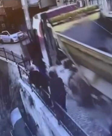 Kağıthane’de feci kaza! Hafriyat kamyonu yokuştan kaydı, şoför hayatını kaybetti