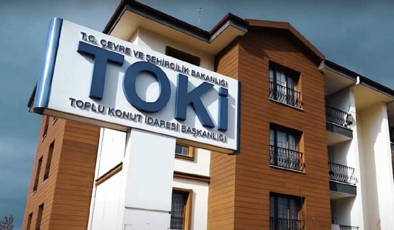Ev sahibi olma hayali kuran İzmirlilerin dikkatine: Bakanlık TOKİ kura takvimini ve isim listelerini açıkladı