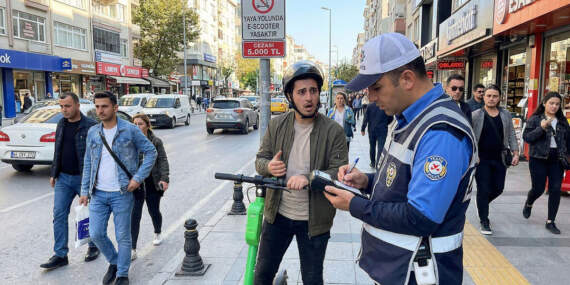 Yaya yolu ve kaldırımda e-scooter sürmek yasak mı, cezası ne kadar? Anında 5.000 TL ceza kesiliyor